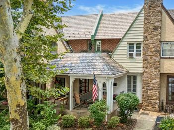 3427 W Queen Lane