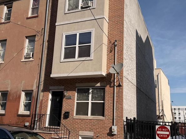 1105 Wallace Street, Philadelphia PA 19123