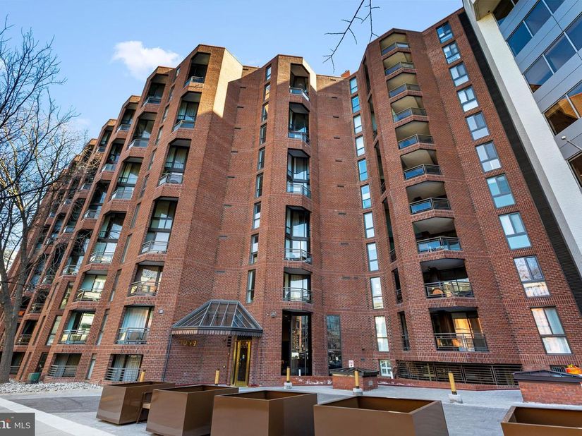 1099 22nd Street NW 807, Washington DC 20037