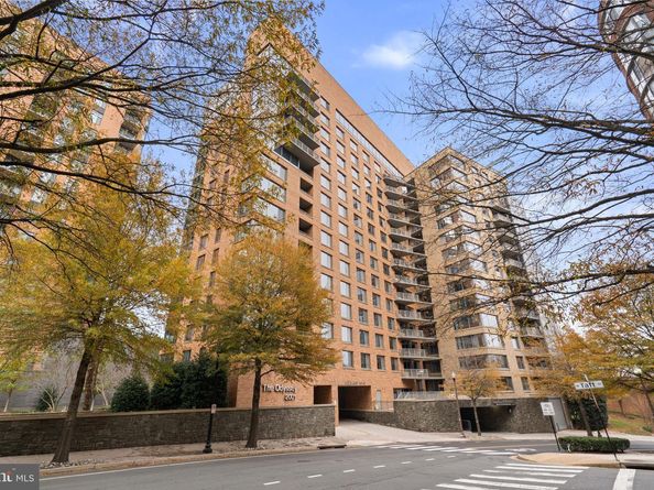 2001 15TH Street N 813, Arlington VA 22201