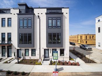 61 Lower Service Court NW