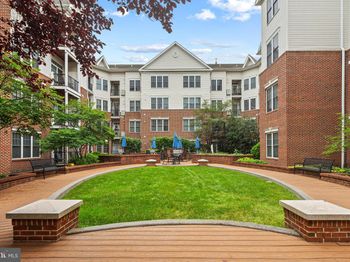 200 W Elm Street