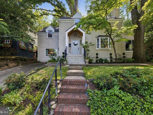 2700 S Grant Street, Arlington VA 22202