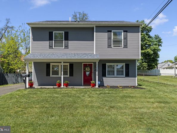 802 Rennard Lane, Morrisville PA 19067