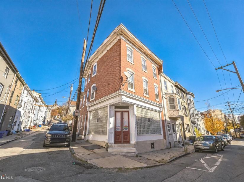 4417 Baker Street, Philadelphia PA 19127