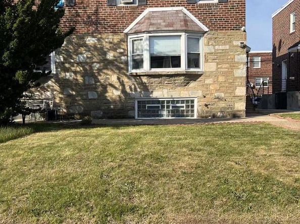 2413 Vista Street, Philadelphia PA 19152