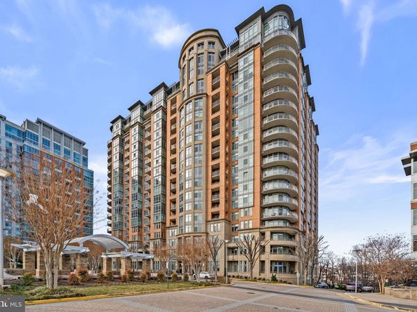 8220 Crestwood Heights Drive 203, Mclean VA 22102