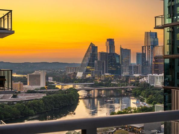 44 East Ave 2007, Austin TX 78701