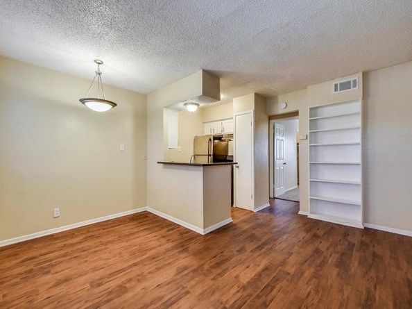 2401 Manor RD 119, Austin TX 78722