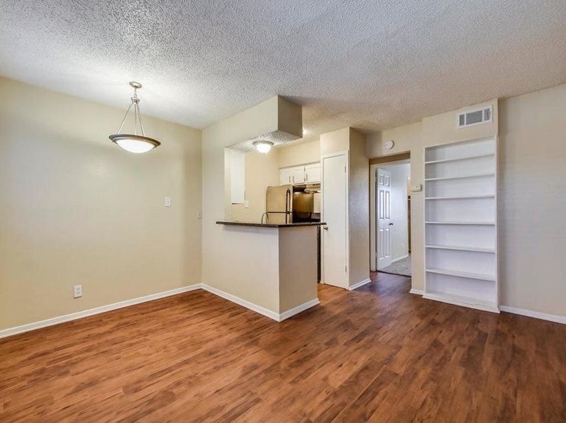 2401 Manor RD 119, Austin TX 78722