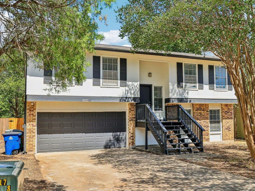 2006 Lear LN, Austin TX 78745