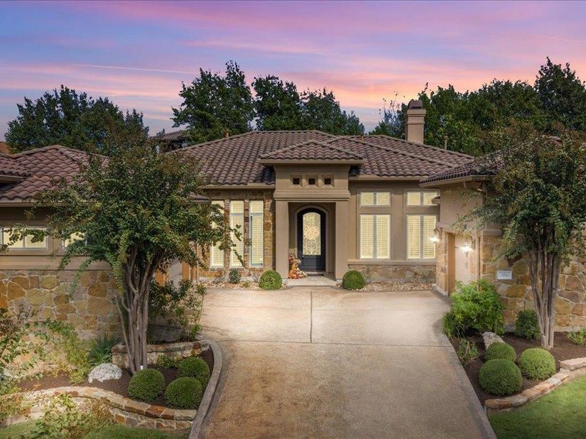 206 Jack Nicklaus DR, Lakeway TX 78738