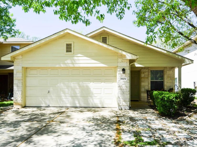 8604 Dittmar Oaks DR, Austin TX 78748
