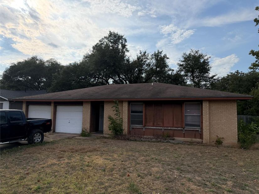 7704 Woodcroft DR, Austin TX 78749