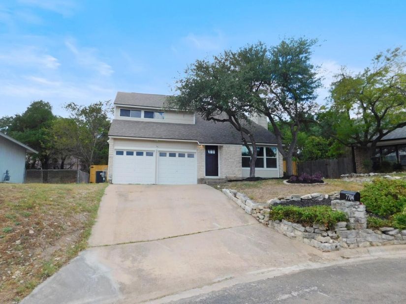 7704 Fenton Cv, Austin TX 78736