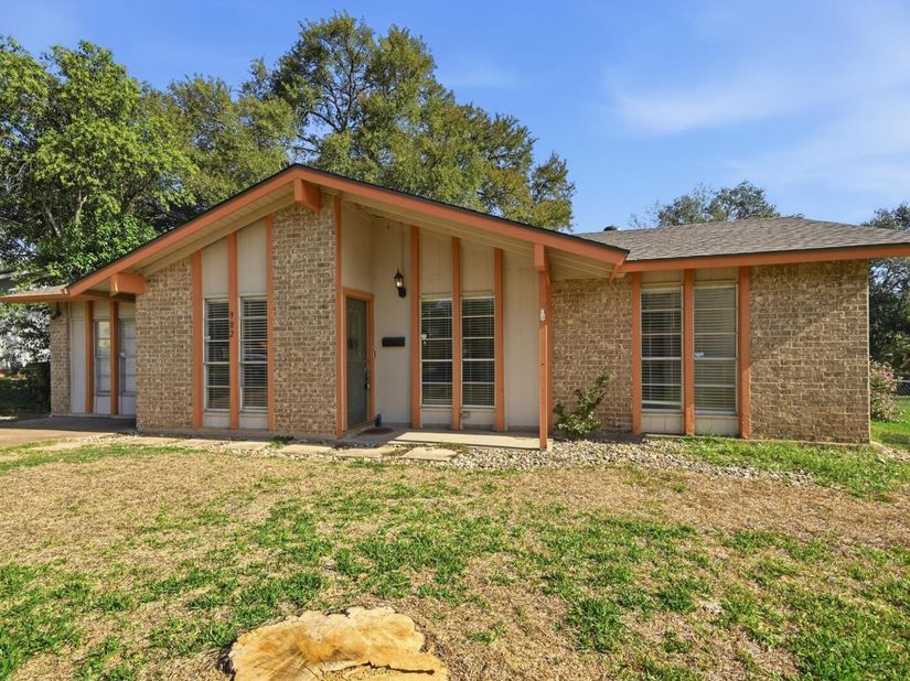 902 Emerald Wood DR, Austin TX 78745