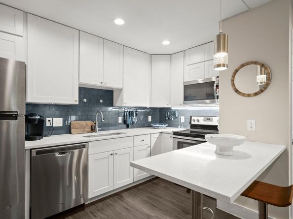 935 La Posada DR 148, Austin TX 78752