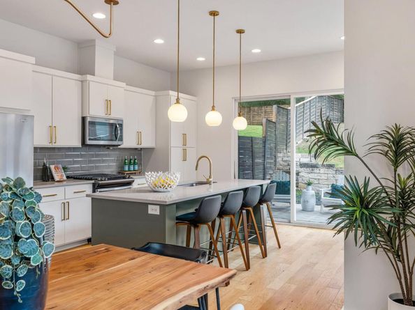 1301 Cometa ST A, Austin TX 78721