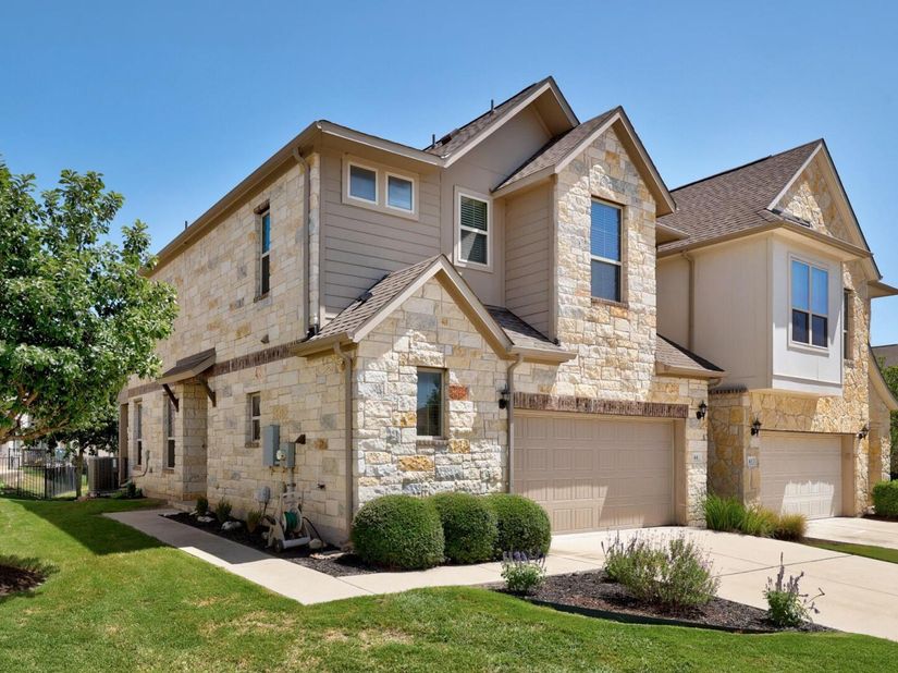 2105 Town Centre DR 44, Round Rock TX 78664