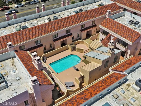9906 Owensmouth 14, Chatsworth CA 91311