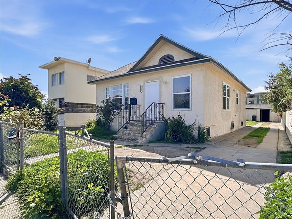6915 Bonsallo, Los Angeles CA 90044