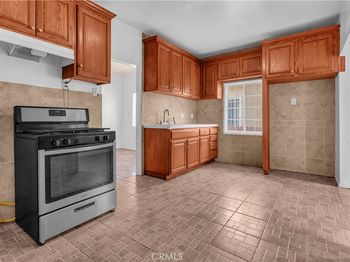 657 E 53rd