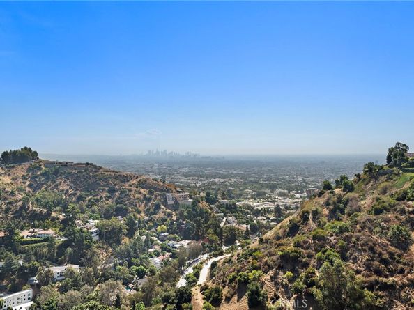 8179 Mannix, Los Angeles CA 90046
