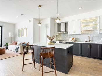 1333 S Orange Grove Avenue