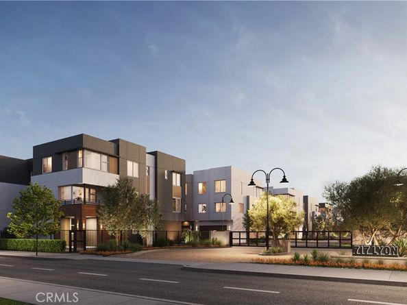 689 S Lyon Street, Santa Ana CA 92705