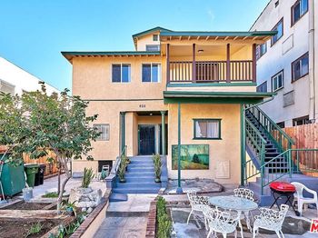 826 S Park View Street