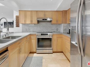 7135 Hollywood Boulevard