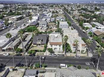 1561 1/2 S Harvard Boulevard