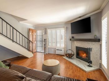 1411 Robinson Ave