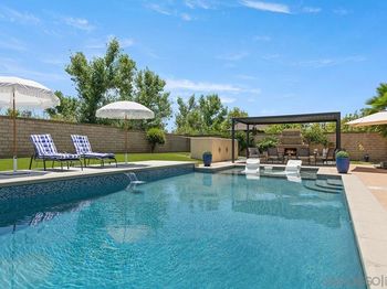 2340 Douglaston Glen
