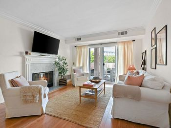 7047 Camino Degrazia