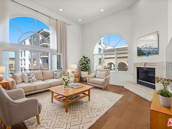 435 Arnaz Drive 304, Los Angeles CA 90048