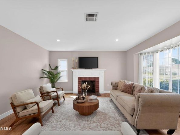 3722 Degnan Boulevard, Los Angeles CA 90018