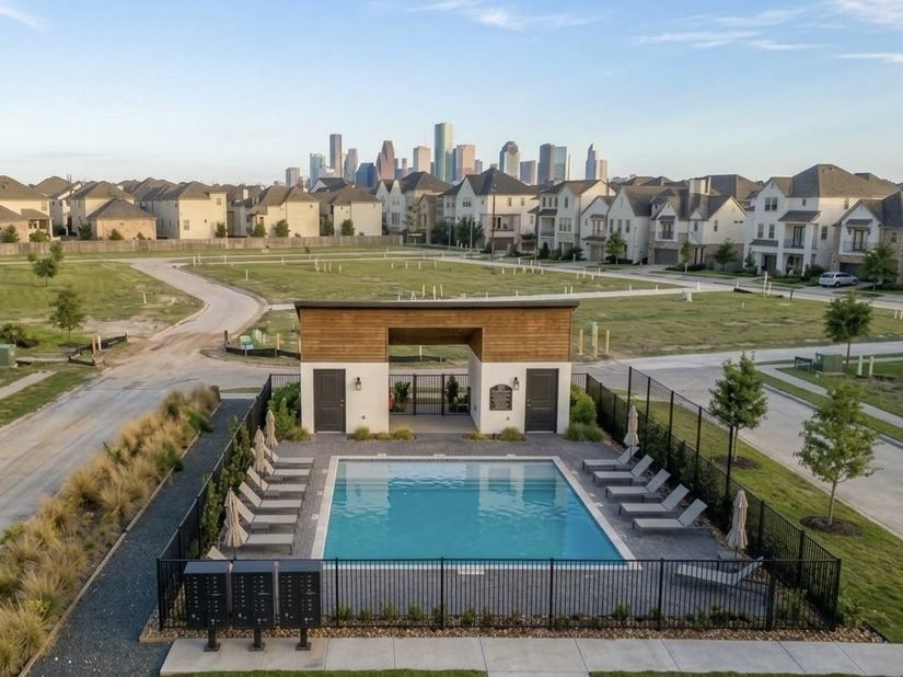 5921 Cottage Grove Lake Drive, Houston TX 77007