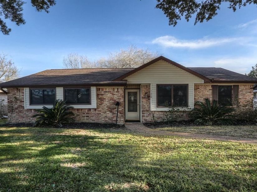 11010 Sagecrest Lane, Houston TX 77089