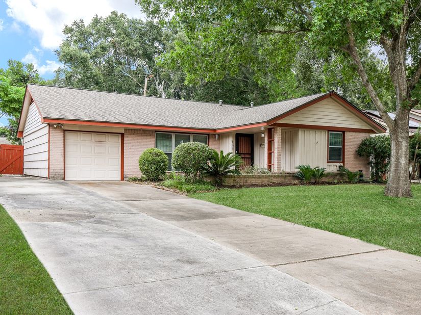 6834 Hendon Lane, Houston TX 77074