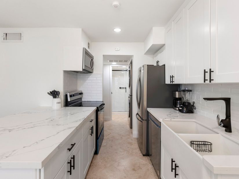2750 Holly Hall Street 1111, Houston TX 77054