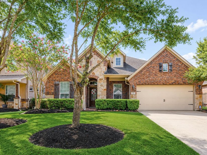 38 S Pinto Point Circle, The Woodlands TX 77389