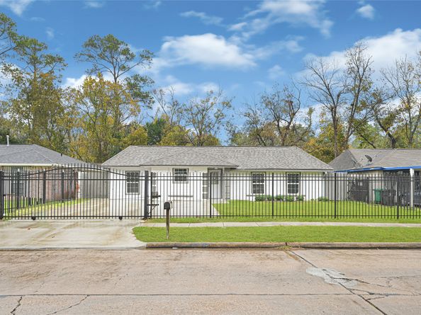 10842 Cheeves Drive, Houston TX 77016