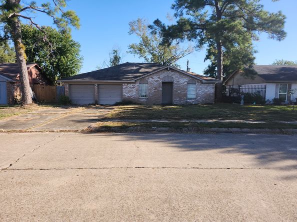 815 Centerwood Drive, Houston TX 77013