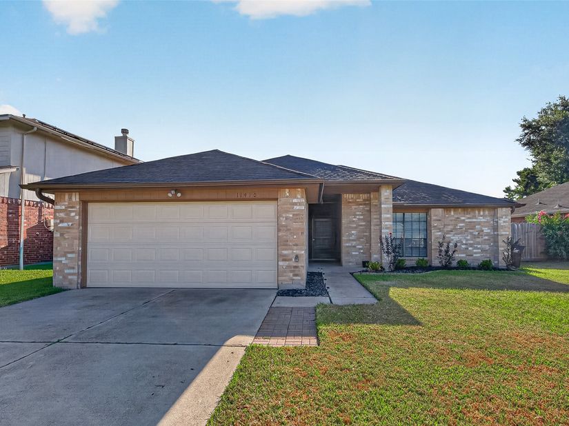 11410 Sunny Creek Drive, Houston TX 77066