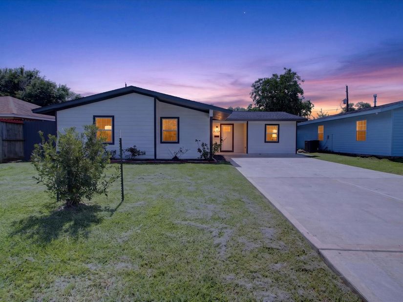 2114 Linden Creek Lane, Houston TX 77017