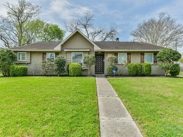 10902 Braewick Drive, Houston TX 77096