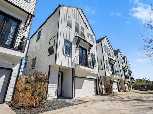 825 Woodcrest Drive, Houston TX 77018