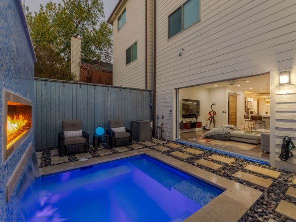 2124 Banks Street, Houston TX 77098