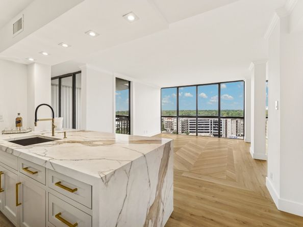 5001 Woodway Drive 1305, Houston TX 77056